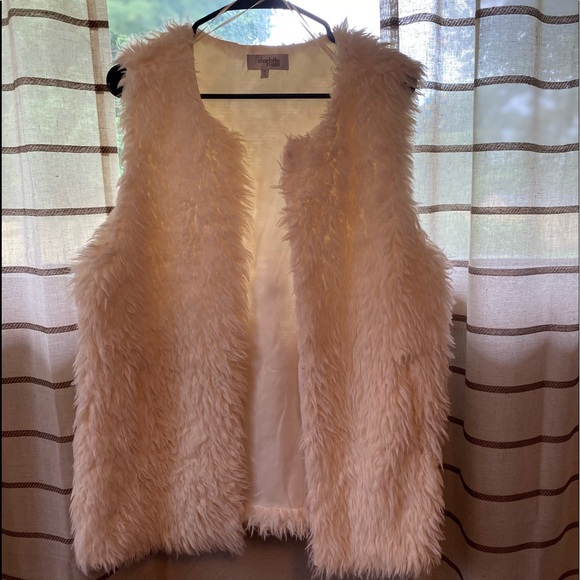 Charlotte Russe Cream Faux Fur Vest 